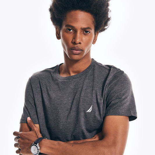 Franela cuello redondo unicolor con logo