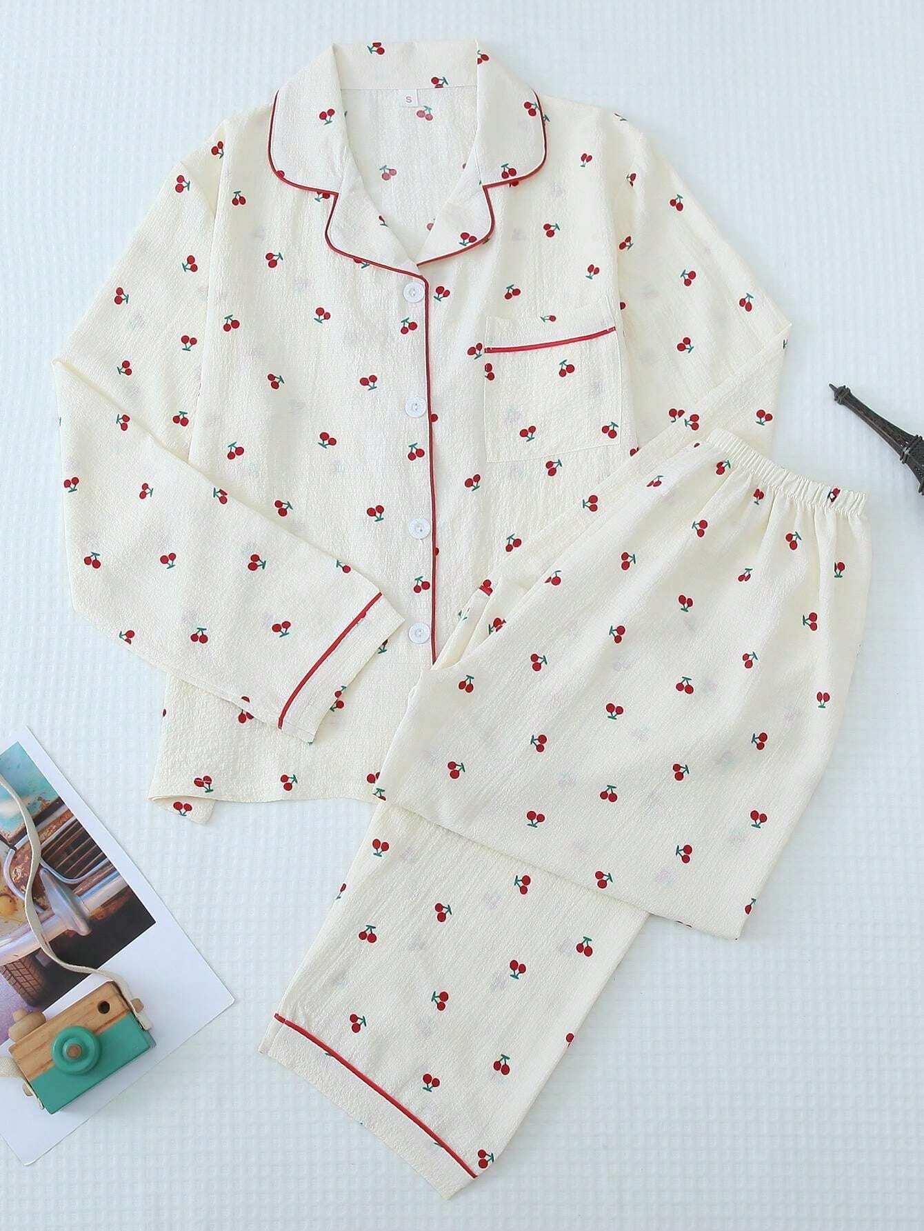 Pijama con estampado de cerezas