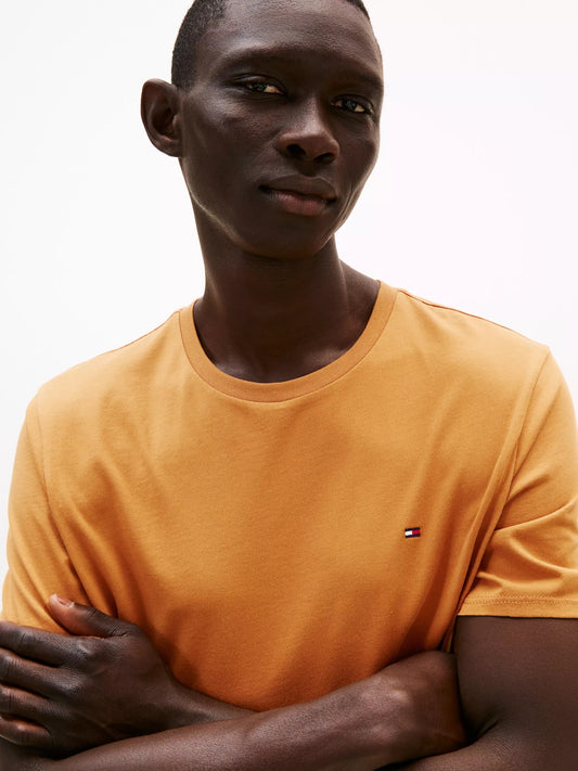 Franela cuello redondo unicolor con logo