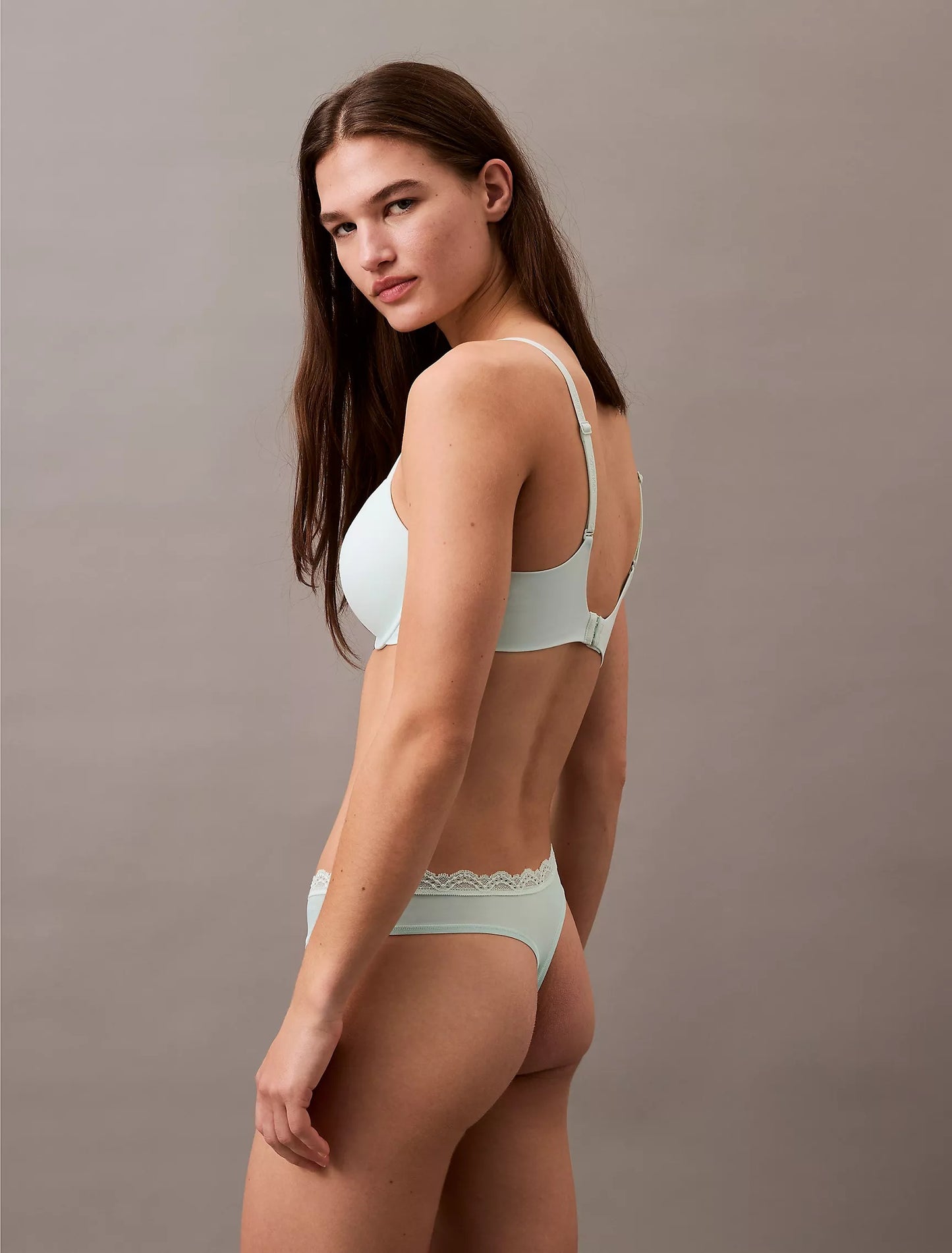 Panty elástica de microfibra unicolor con encaje y logo