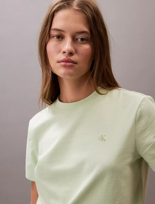 Franela cuello redondo unicolor con logo