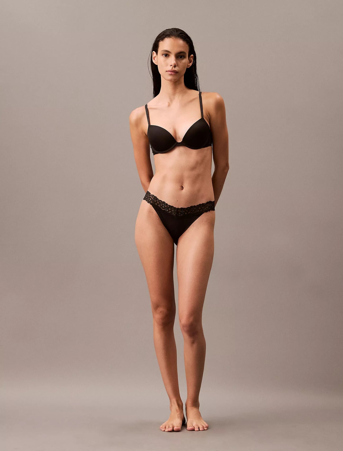 Panty con encaje tipo bikiny