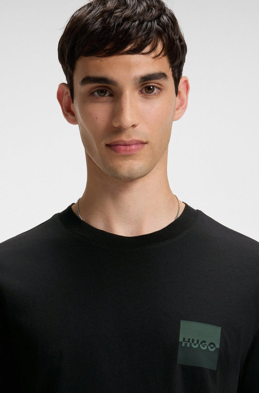 Franela cuello redondo con logo estampado