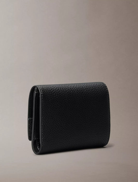 Cartera tipo monedero con logo