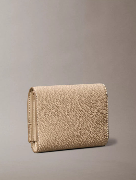 Cartera tipo monedero con logo