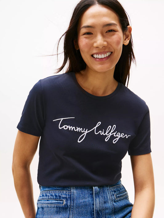 Franela cuello redondo unicolor con estampado central