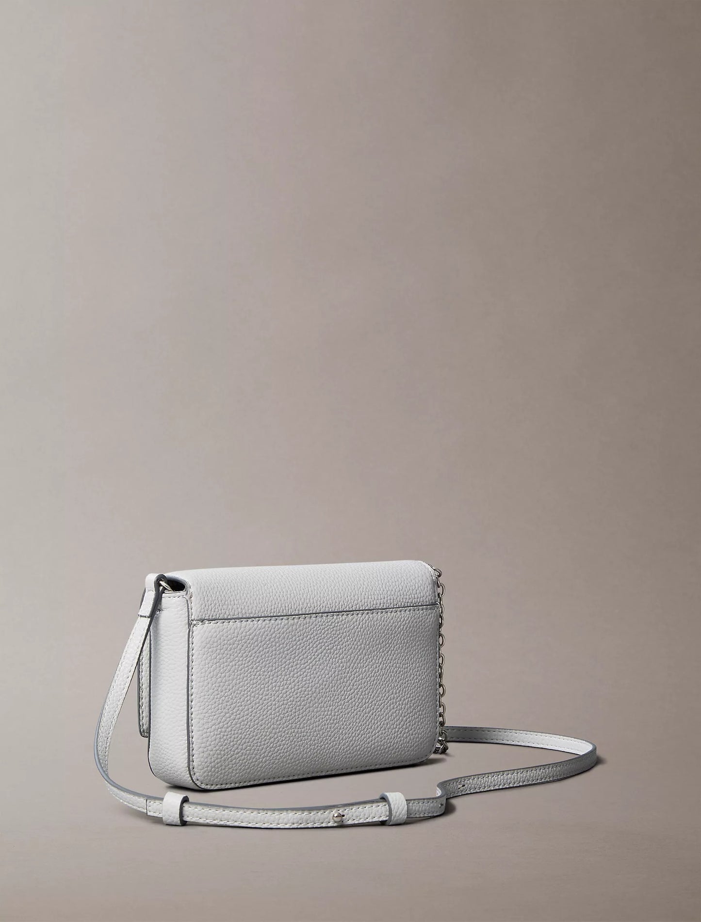 Cartera pequeña con logo