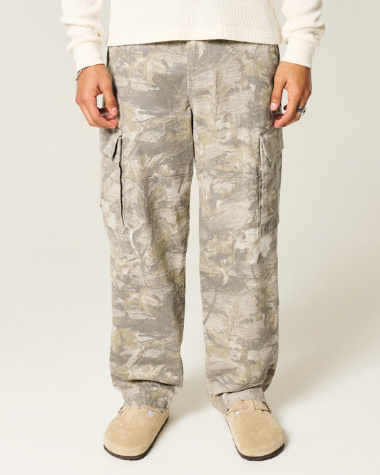 Pantalón baggy tipo cargo con camuflaje