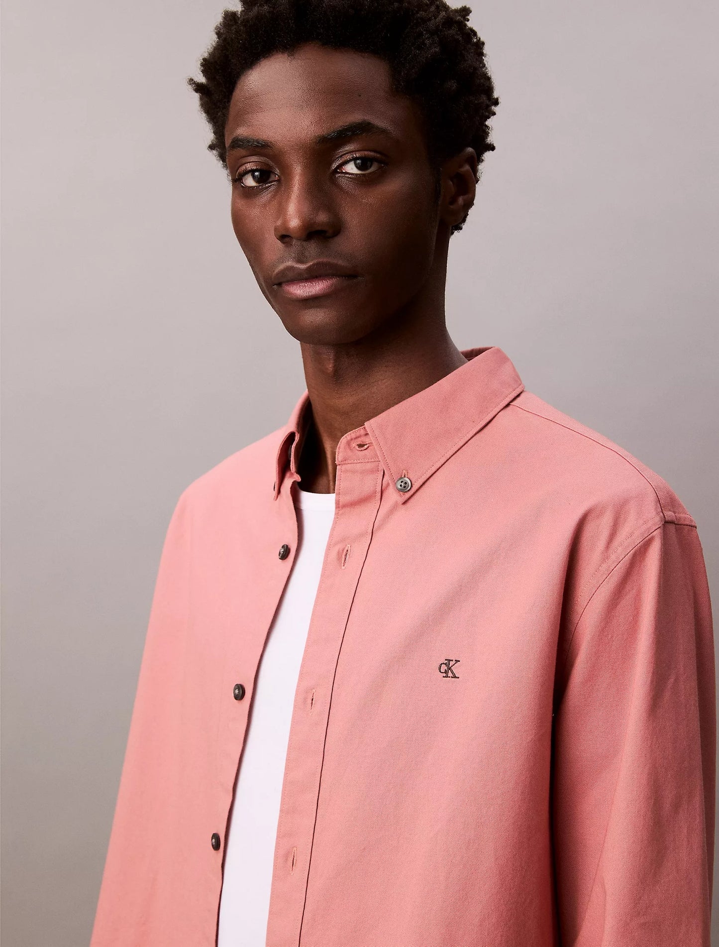 Camisa manga larga unicolor Oxford con logo