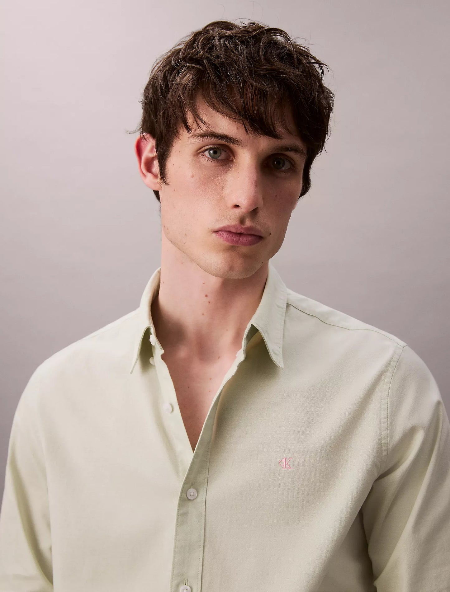 Camisa manga larga unicolor Oxford con logo