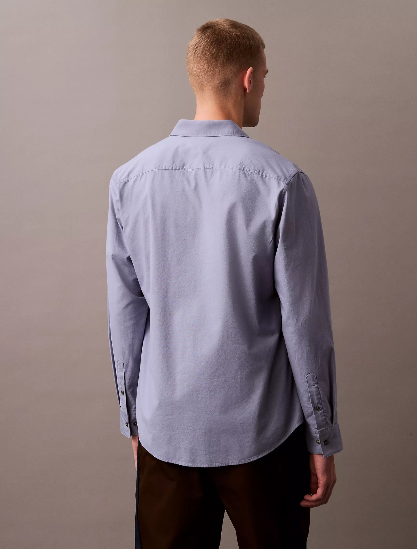 Camisa manga larga unicolor Oxford con logo