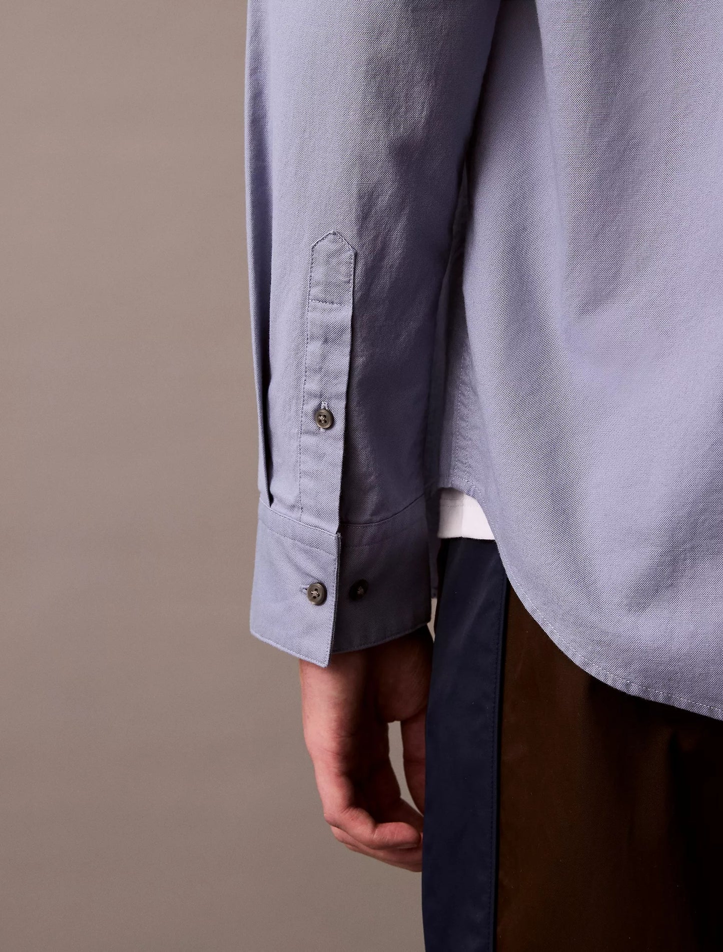Camisa manga larga unicolor Oxford con logo