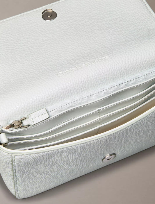 Cartera pequeña con logo