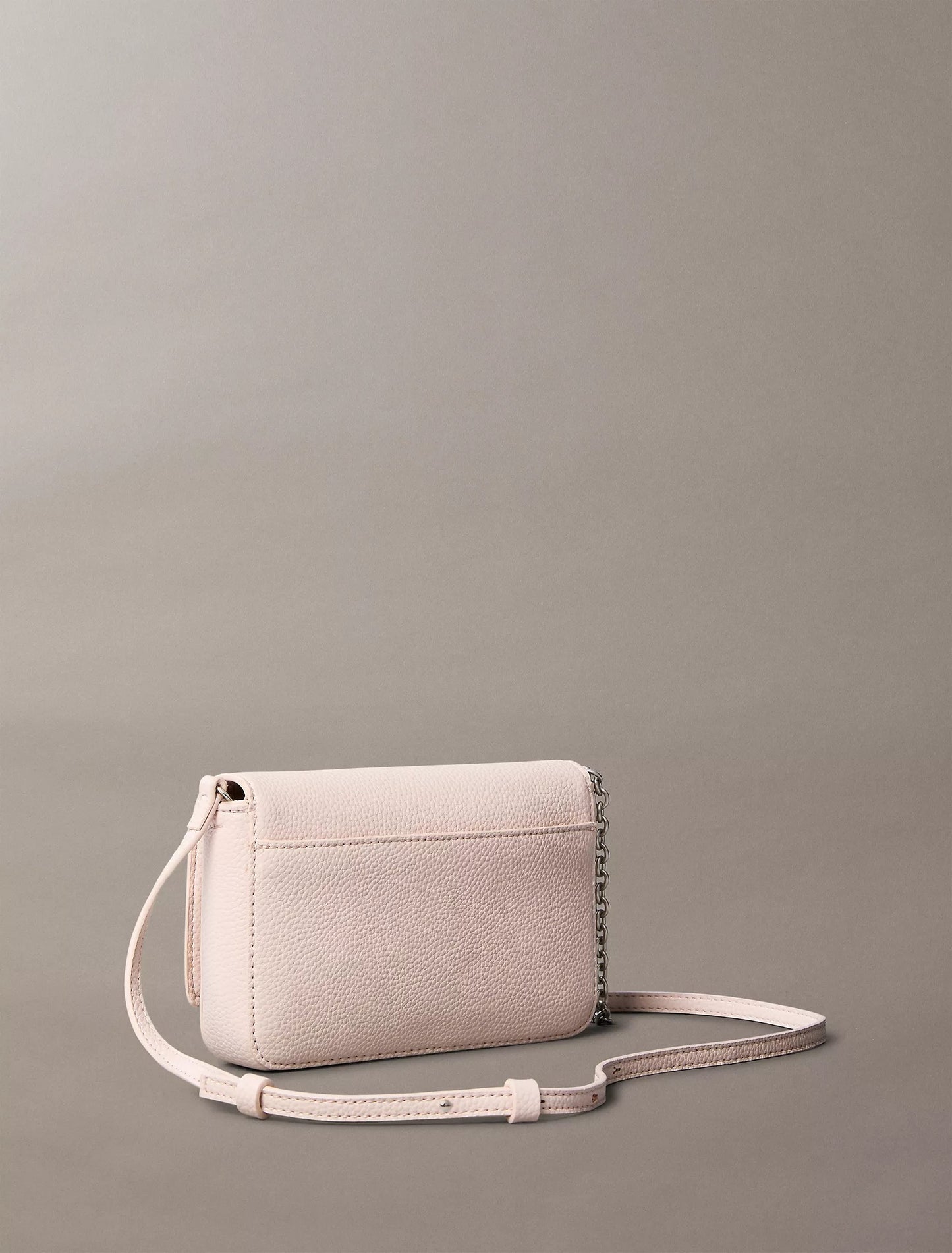 Cartera pequeña con logo