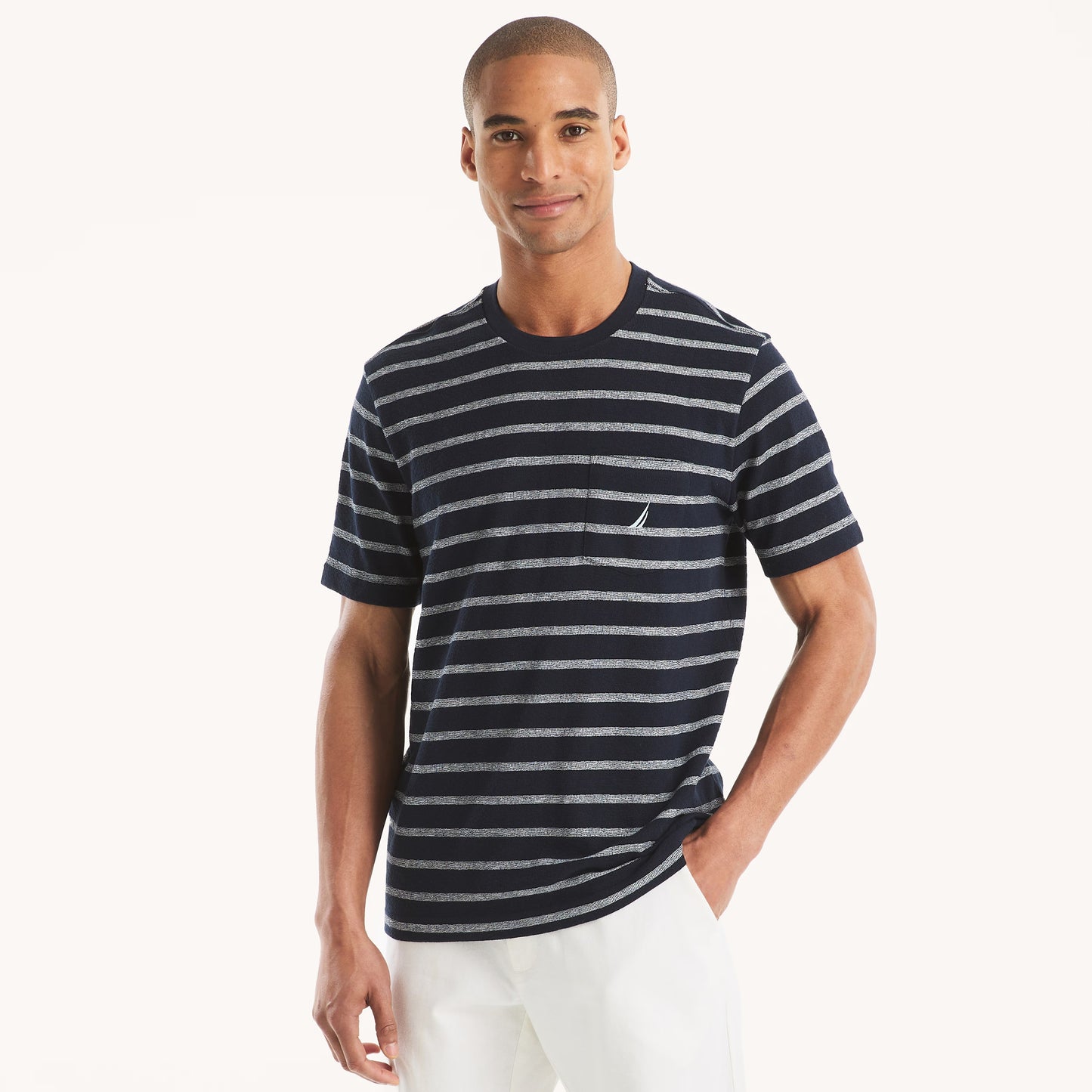 Franela cuello redondo con franjas y bordado