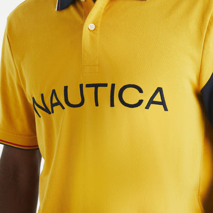 Chemise de algodón con logo bordado central