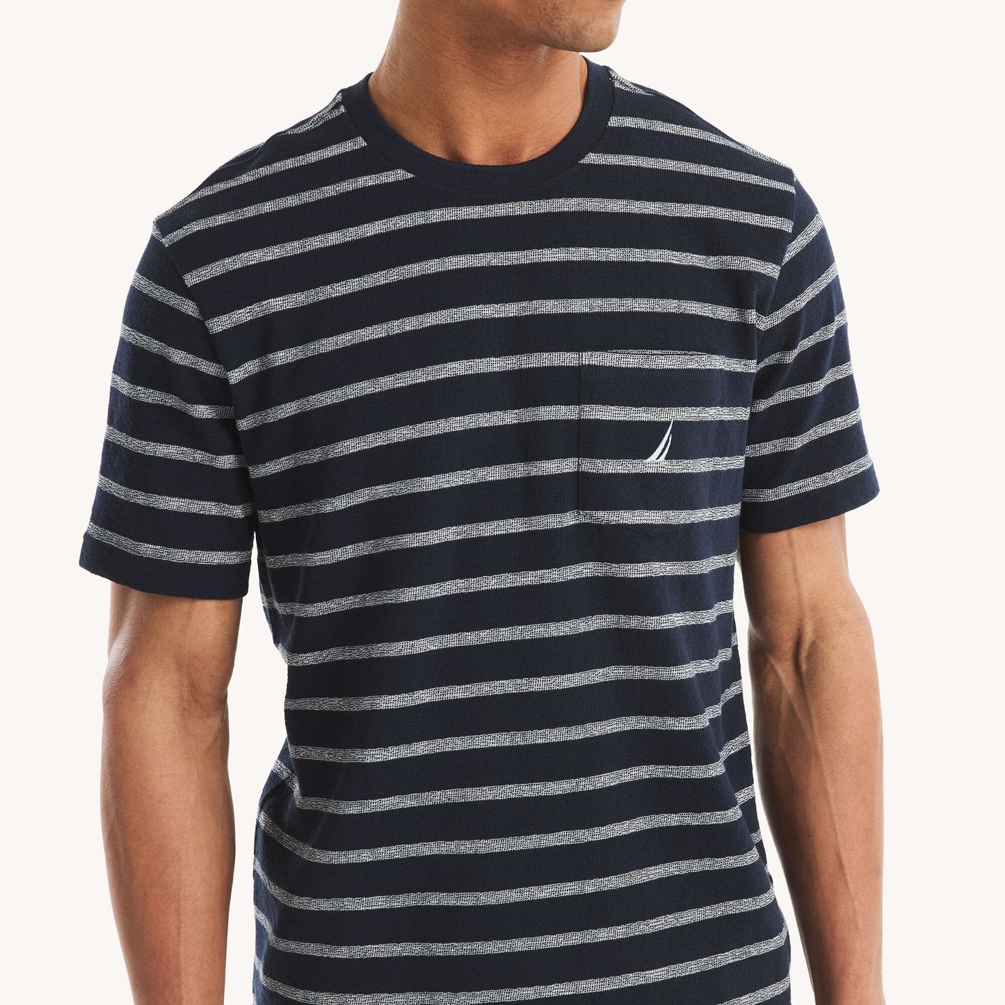 Franela cuello redondo con franjas y bordado