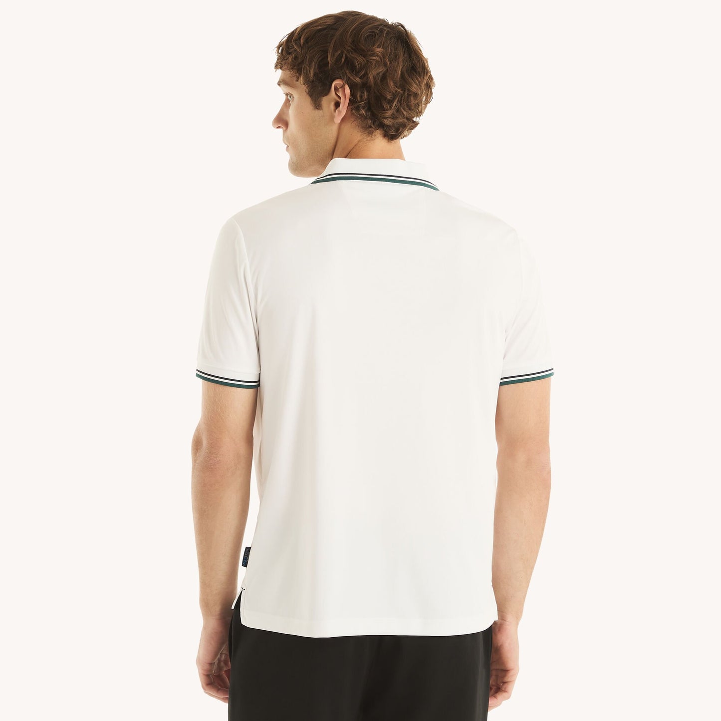 Chemise Navtech con cuello y mangas ribeteadas