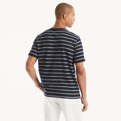 Franela cuello redondo con franjas y bordado