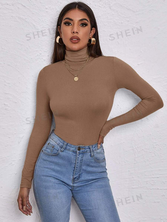 Blusa ajustada con cuello alto