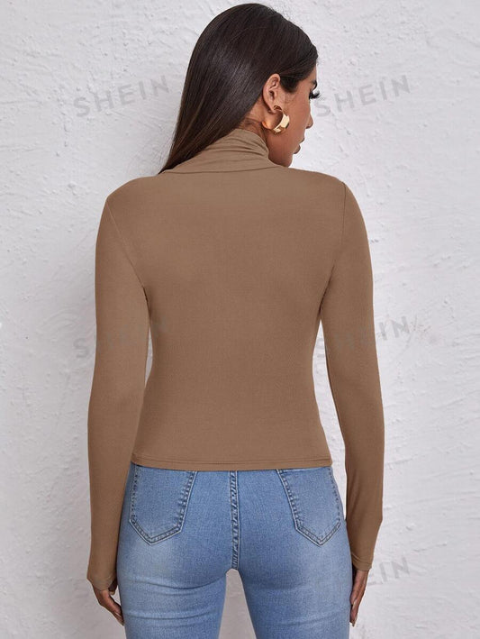 Blusa ajustada con cuello alto