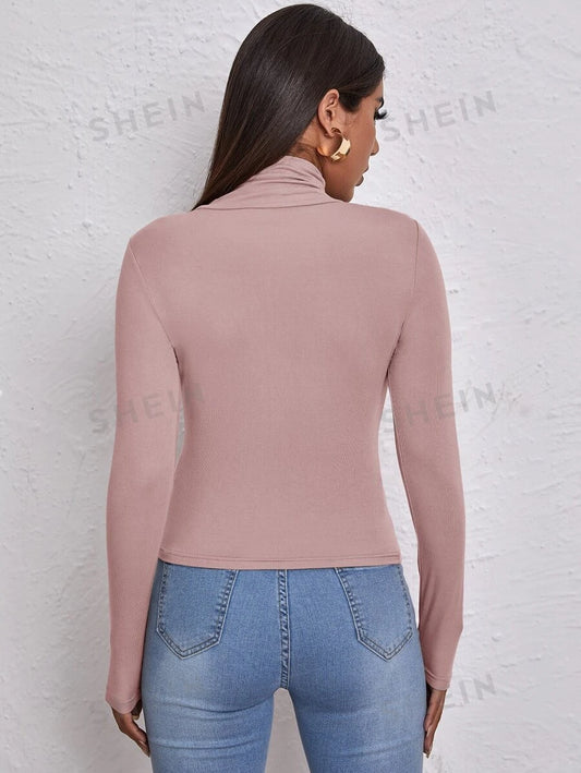 Blusa ajustada con cuello alto