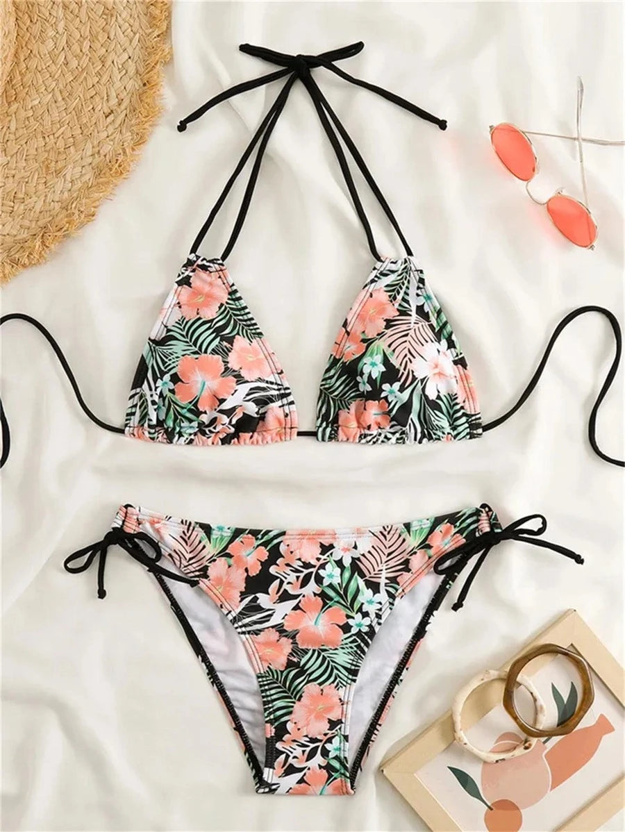 Bañador bikini con estampado tropical