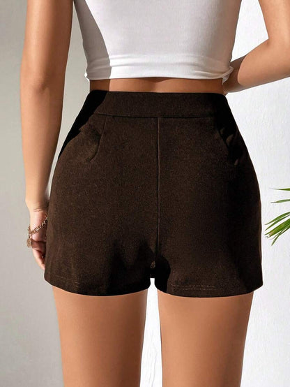 Short unicolor bajo con abertura
