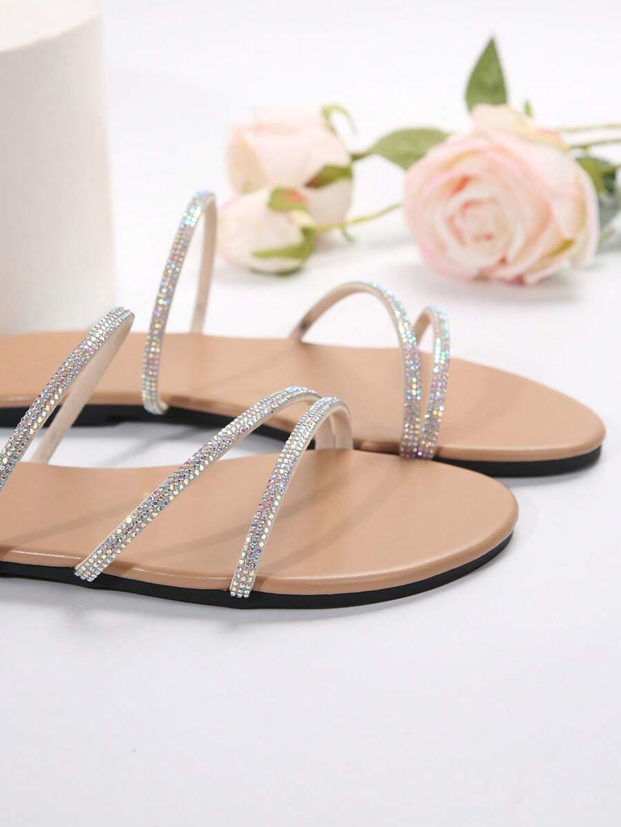 Sandalias planas brillantes