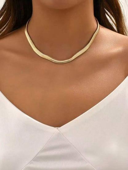 Collar con piel de serpiente