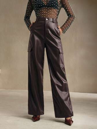 Pantalón cargo de cuerina