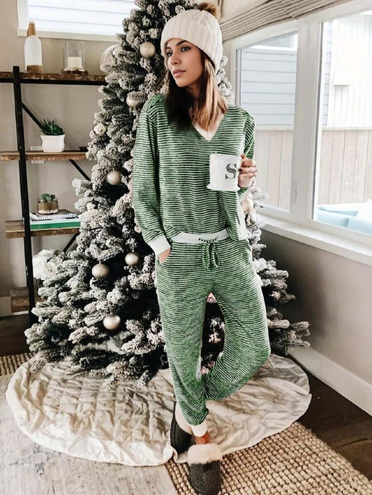 Pijama de navidad con diseño de rayas