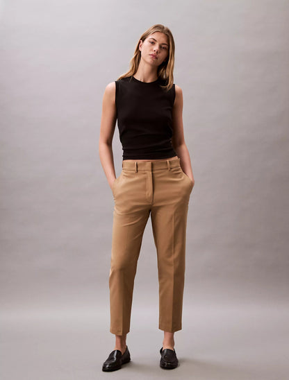 Pantalón corto tiro alto recto unicolor