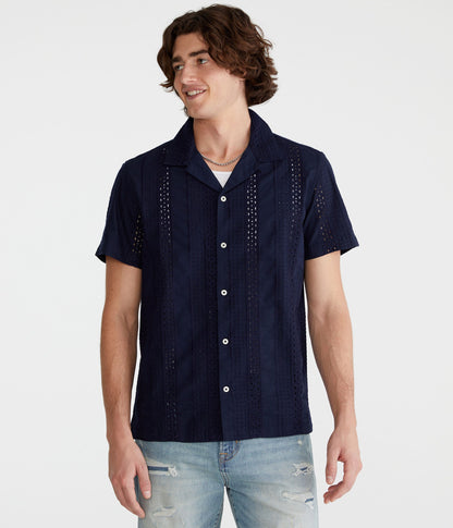 Camisa manga corta con ojal texturizado