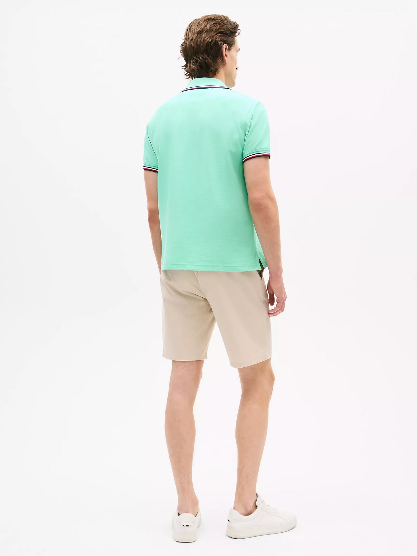 Chemise unicolor con cuello ribeteado