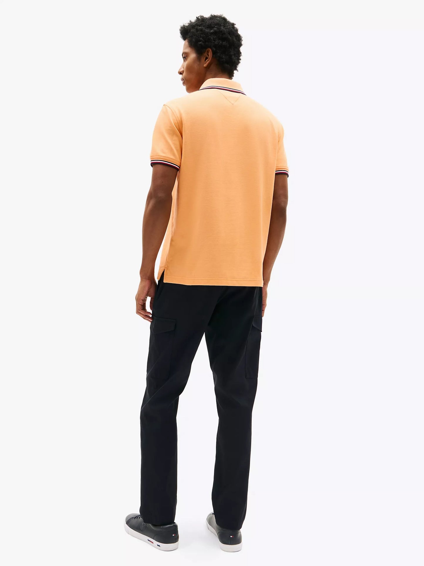 Chemise unicolor con cuello ribeteado