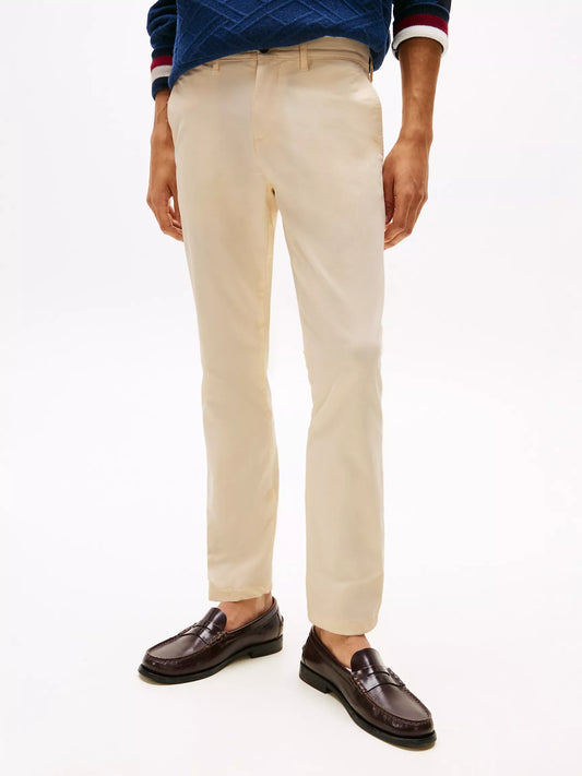 Pantalón chino semi ajustado