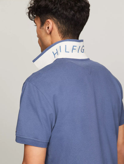 Chemise regular con logo en relieve