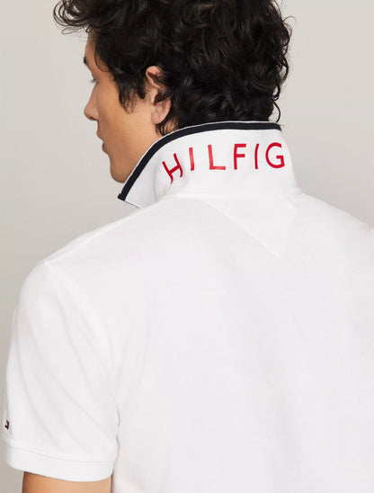 Chemise regular con logo en relieve