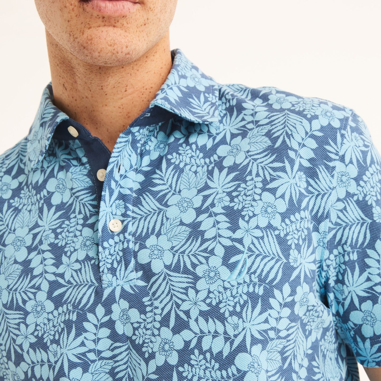 Chemise regular con estampado tropical