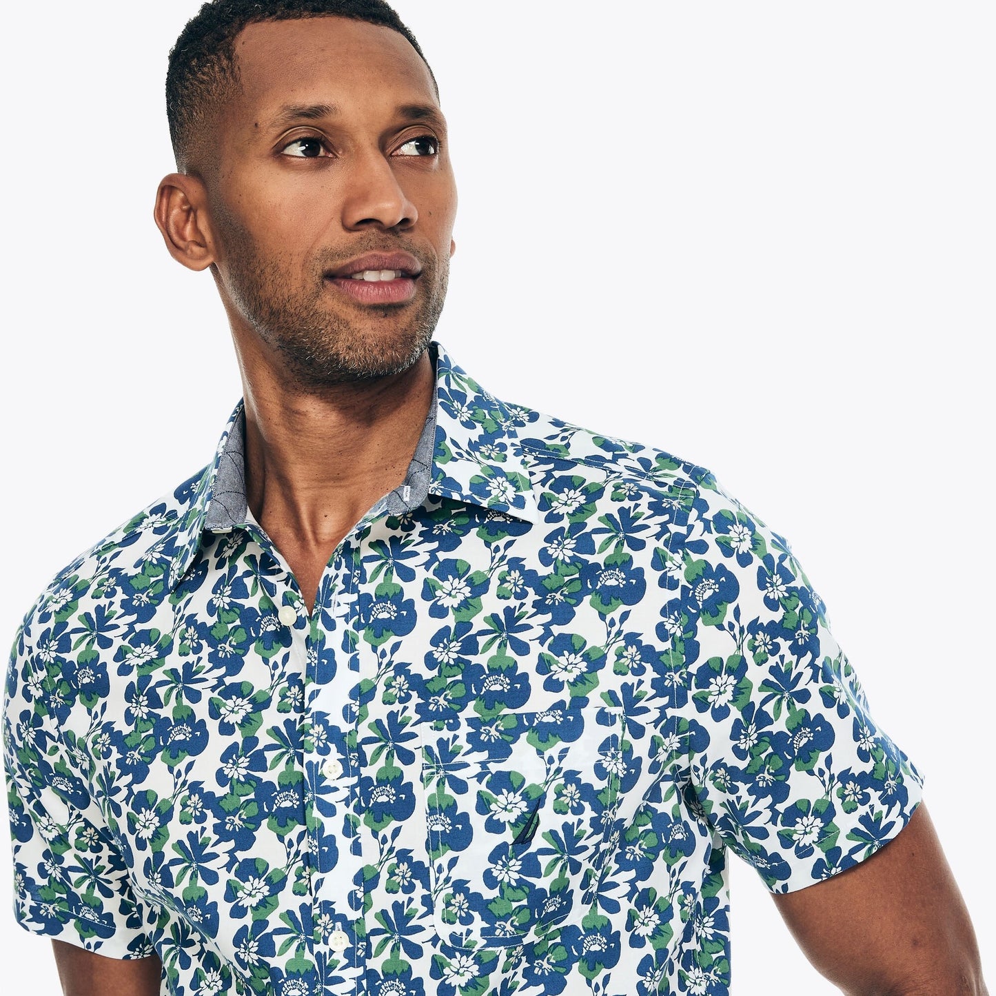 Camisa poplin con estampado tropical