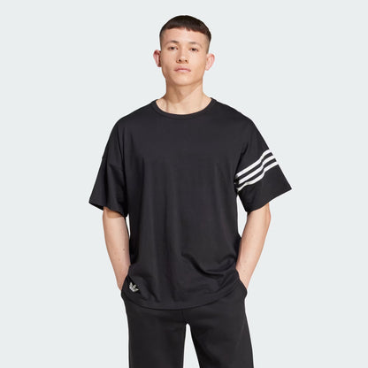 Franela deportiva holgada con franjas