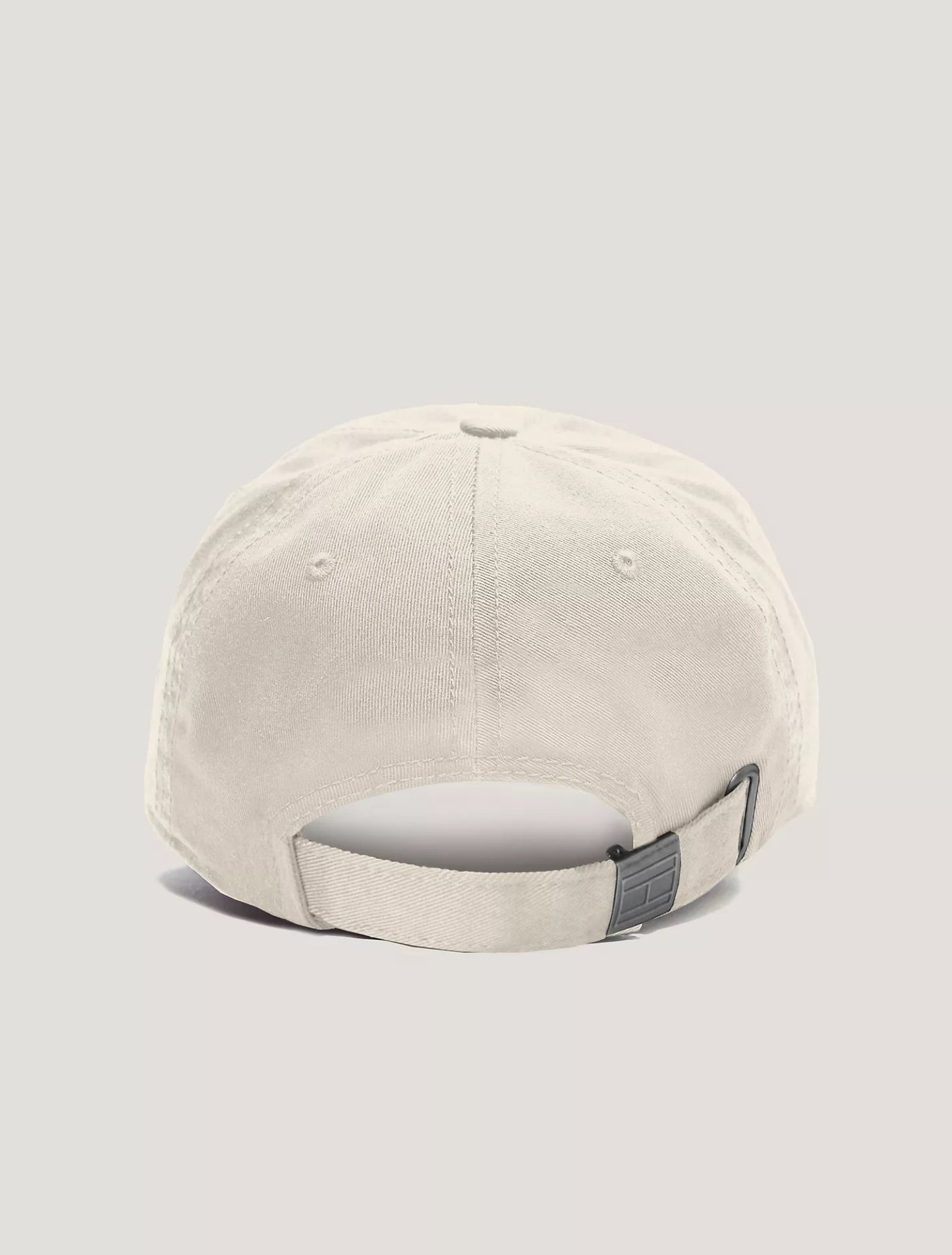 Gorra con bandera bordada