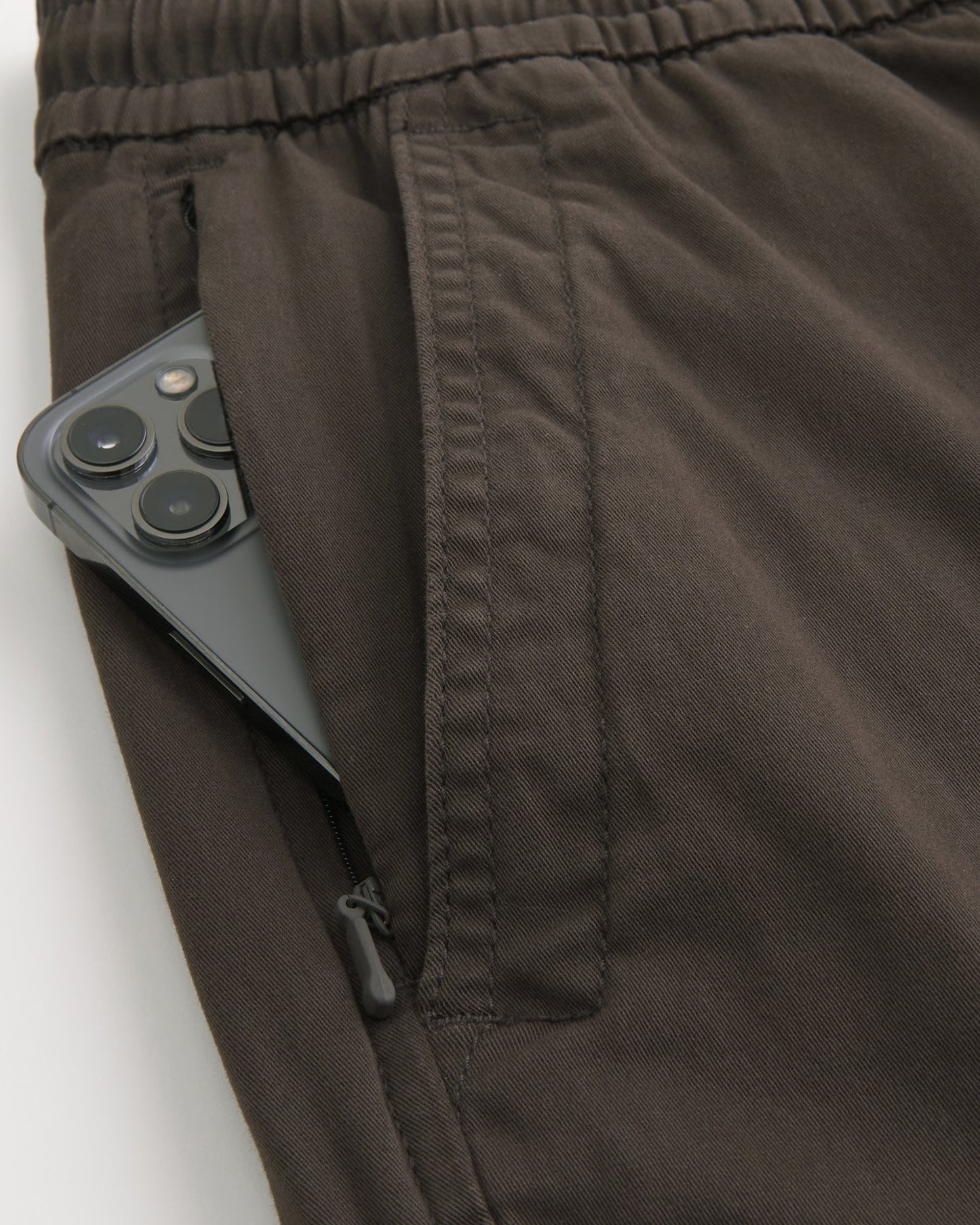 Pantalón cargo tipo jogger holgado de sarga