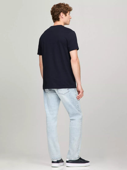 Franela cuello redondo con bordado central