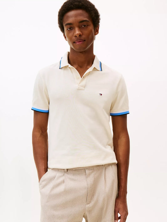 Chemise ajustada con cuello y mangas ribeteadas