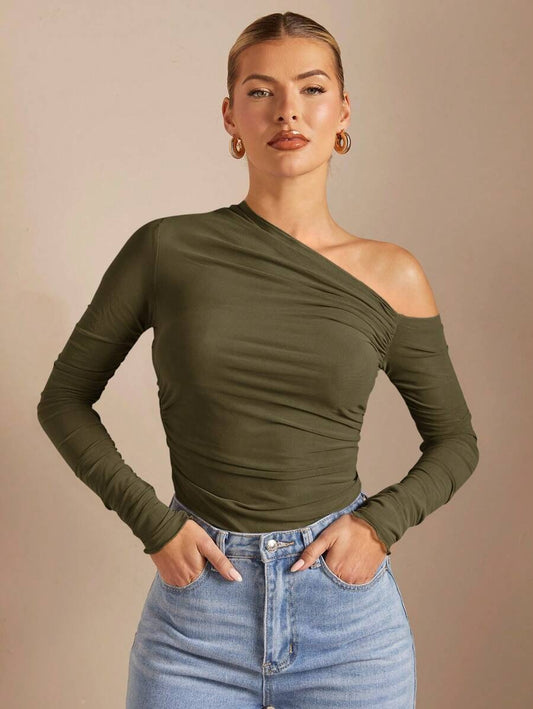 Blusa ajustada cuello asimétrico