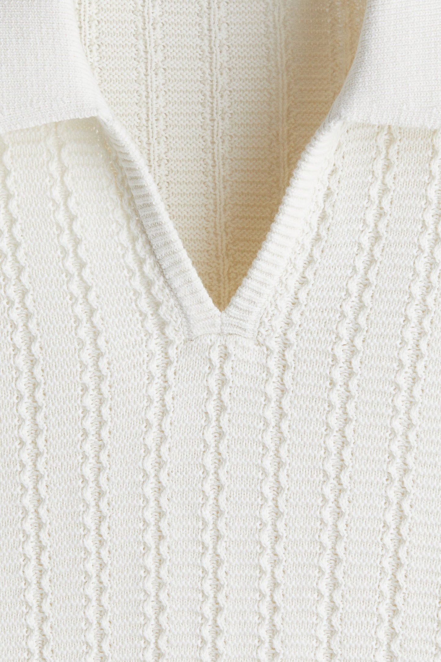 Chemise regular cuello en V texturizada