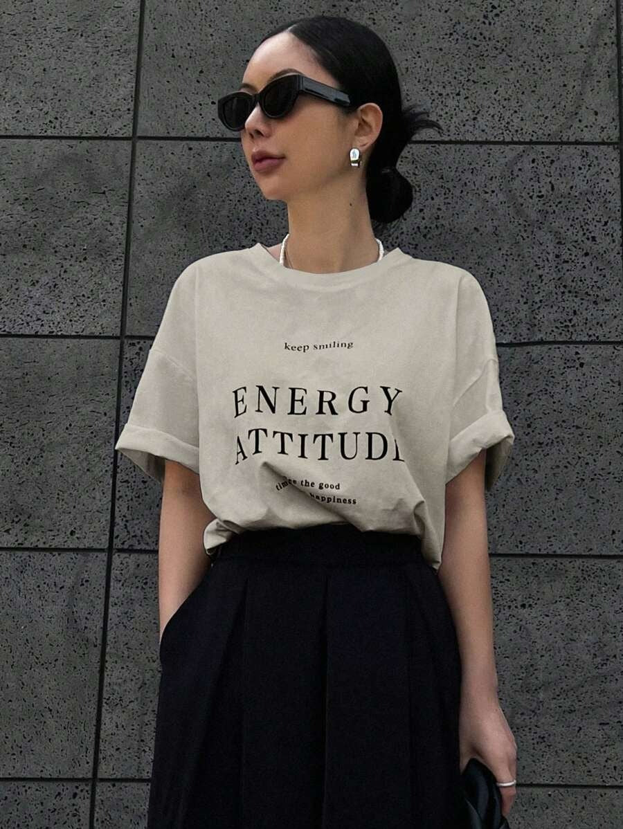 Camiseta de hombro caído con estampado