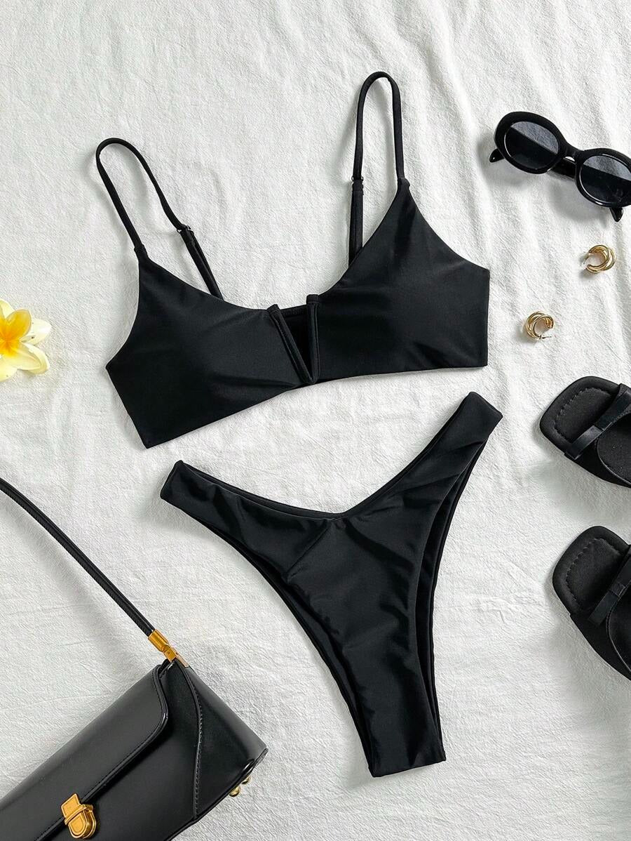 Bikini con abertura corte alto